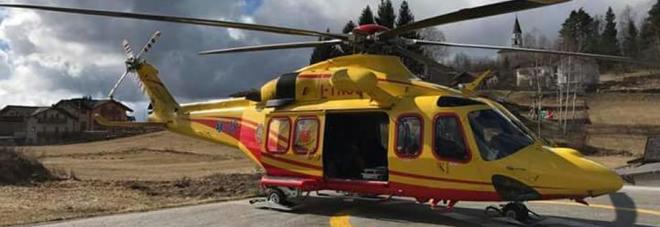 Recuperano scialpinista, precipita  elicottero dei pompieri: 2 feriti