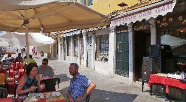 Il ristorante Gam Gam all'ingresso del Ghetto a Venezia