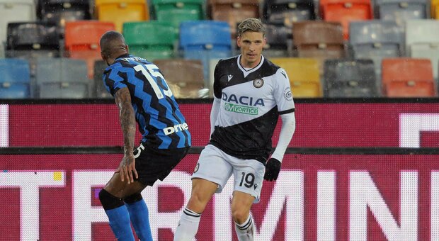 Inter non approfitta della caduta del Milan, è solo pari a Udine. Conte espulso protesta contro Maresca