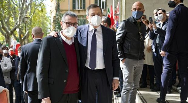 Assalto CGIL Roma, Draghi visita sede. Landini: "significato importante"