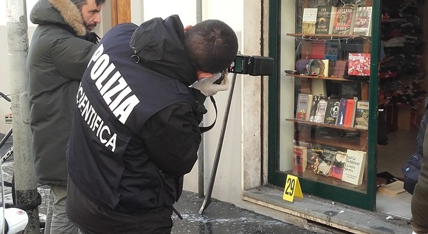 Firenze, ordigno contro CasaPound: poliziotto artificiere perde un occhio e una mano