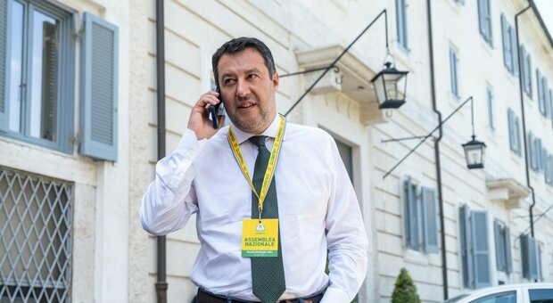 Russia-Salvini, scoppia il caso. «Mosca chiese alla Lega se ritirare i ministeri». Il leader Lega: «Fake news». Letta e Di Maio attaccano