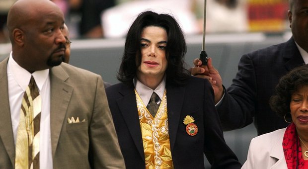 Michael Jackson, un documentario lo accusa di abusi sessuali su due bimbi