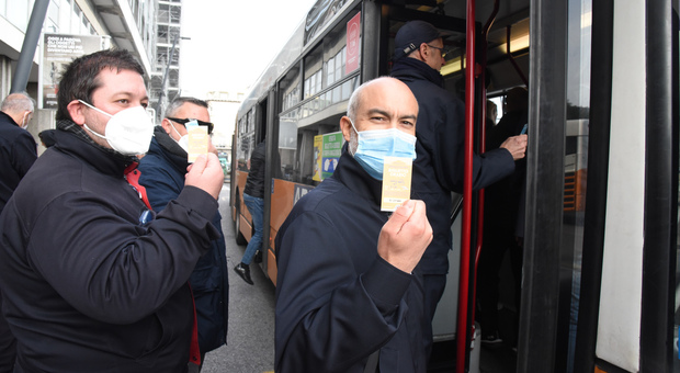 La recente protesta degli autisti senza Green pass, saliti sui bus come passeggeri muniti di biglietto