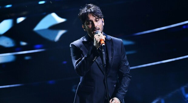Fabrizio Moro sul palco di Sanremo