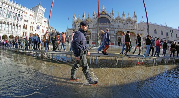 Acqua alta a Venezia, il Mose salva il centro storico anche oggi: 145 centimetri