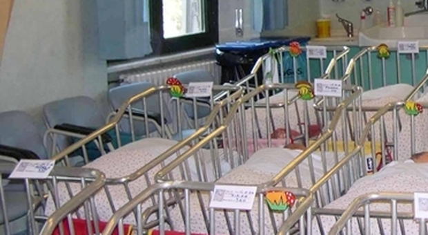 Neonato morto soffocato in ospedale a Roma: 100mila adesioni alla petizione per cambiare i protocolli di assistenza alle madri