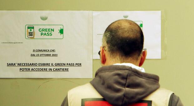Super green pass sul lavoro: il rebus controlli e il nodo della sostituzione dei lavoratori sospesi