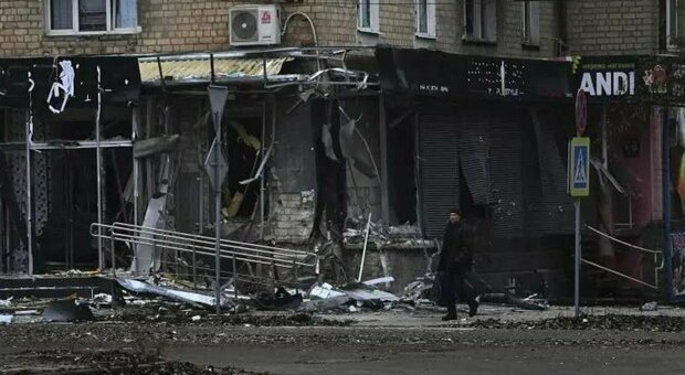 Ucraina, NYT: «Un giorno di guerra costa come 30 in Afghanistan. Sforzi Nato al limite»