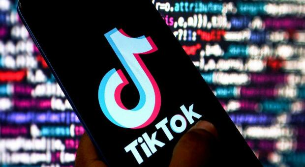 TikTok, i dati personali a rischio di spionaggio da parte della Cina: occhio a permessi e aggiornamenti dell'App. Che cosa sappiamo