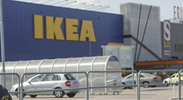 No vax, stretta Ikea su dipendenti senza dosi in Gran Bretagna: se in isolamento per contatto con positivo solo salario minimo