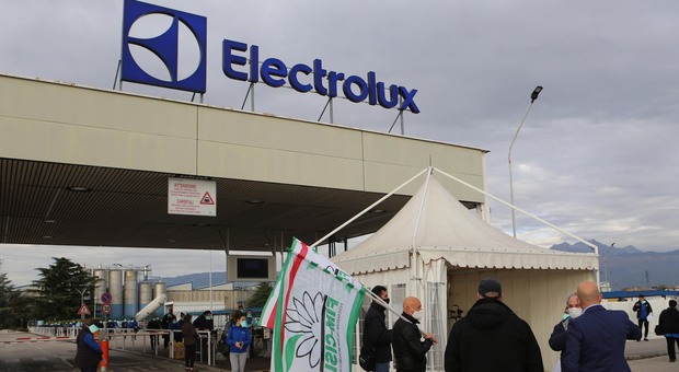 Electrolux annuncia 222 esuberi in tutta Italia: 76 a Porcia e 25 a Susegana