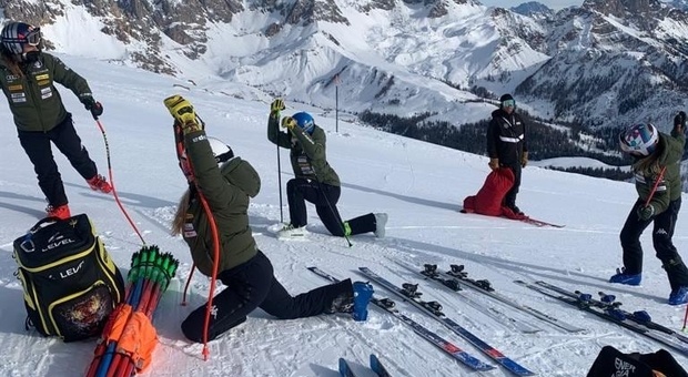 Le sciatrici azzurre guidate da Goggia e Bassino si riscaldano prima di affrontare la pista Volata sul San Pellegrino