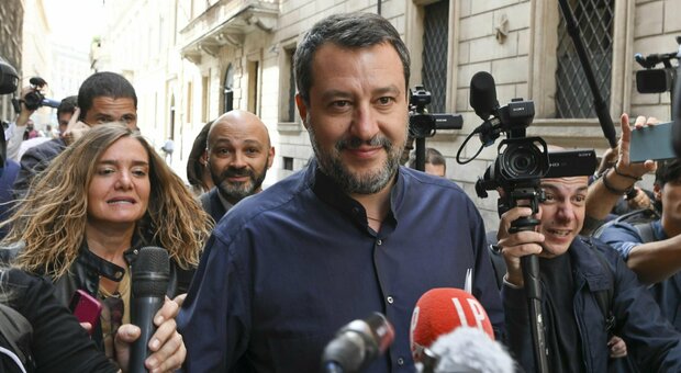 Governo, i paletti del Carroccio sui nomi esterni. Salvini rilancia: «Pronto a un incarico»