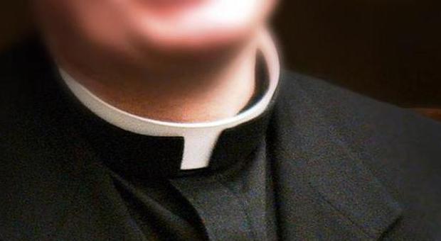 Dieci mamme accusano il parroco: «Ha violentato le nostre bambine»