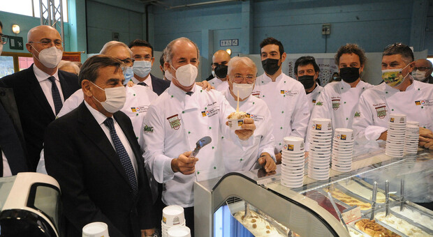 Inaugurata la fiera del gelato, con un gelatiere d'eccezione: il presidente Zaia