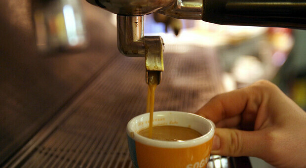 Pausa caffè «a rischio e pericolo del lavoratore, niente indinnizzo in caso di infortunio»: la sentenza della Cassazione