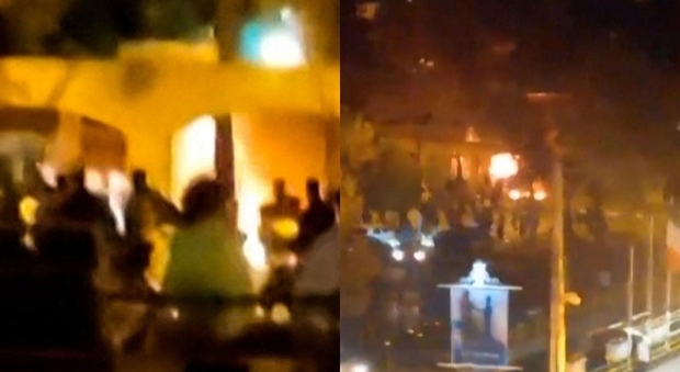 Proteste Iran, dilaga la rabbia: in fiamme la casa di Khoemini simbolo della rivoluzione islamica