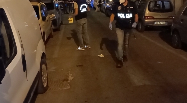 Taranto, ragazzo di 21 anni ucciso in un agguato per strada: sparati 5 colpi di pistola