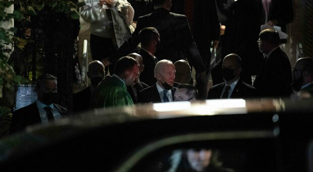 Joe Biden, comunione alla chiesa di San Patrizio. «L'Iran? Miglior soluzione quella diplomatica»
