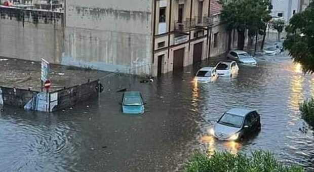 Maltempo, nubifragi e danni su tutta l'Italia, allerta rossa al Sud: Trapani sommersa dall'acqua