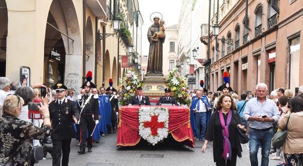 La processione del Santo a Padova il 13 giugno 2022