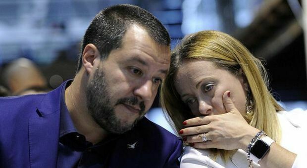 Sondaggi, il sorpasso della Meloni su Salvini: così cambia l'assetto nel centrodestra