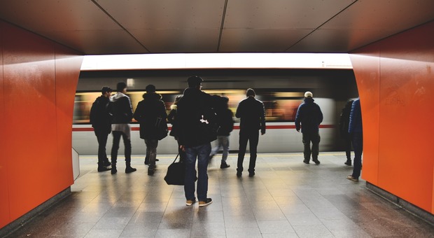 Tredicenne friulana in metro a Milano con i genitori: molestata da un 27enne - Foto di Pexels da Pixabay