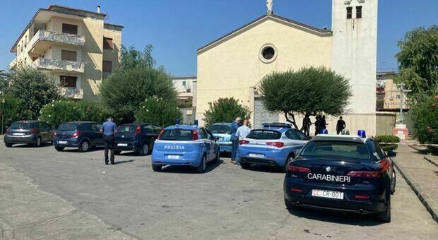 Napoli, ucciso davanti alla chiesa dopo la messa: 35enne colpito da una raffica di proiettili