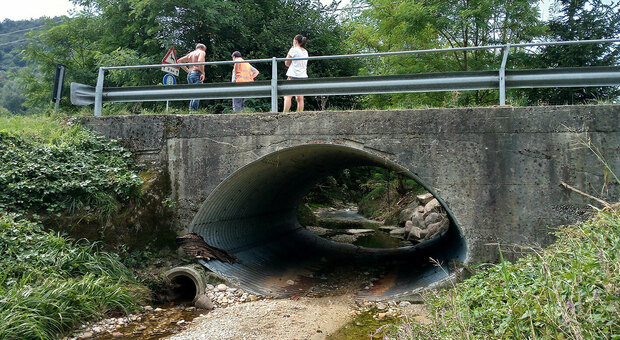 Il ponte sul Muson a Monfumo, il primo degli unidici interessati dai cantieri della Provincia