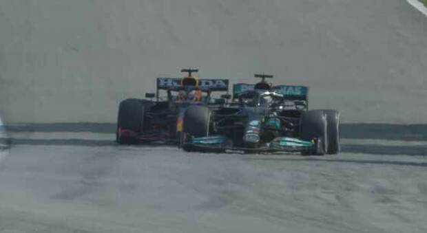 Live F1, GP Brasile in diretta: grande occasione per Verstappen, ma Hamilton non ci sta