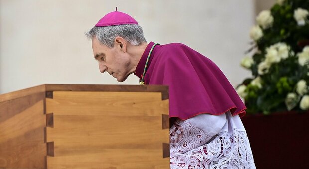 Padre Georg e l'attacco a papa Francesco: «Mi dimezzò come prefetto». Con la morte di Ratzinger pace finita tra conservatori e progressisti