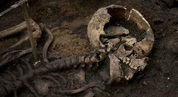 Prima crocifissione nel Regno Unito, trovati resti di uno schiavo romano. «Miglior prova al mondo»