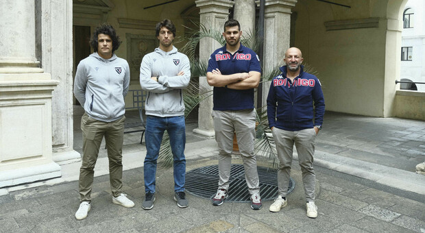 Andrea Marcato, a sinistra, con i capitani di Petrarca, Rovigo e il Collega Umberto Casellato alla presentazione dell'ultima finale scudetto di rugby