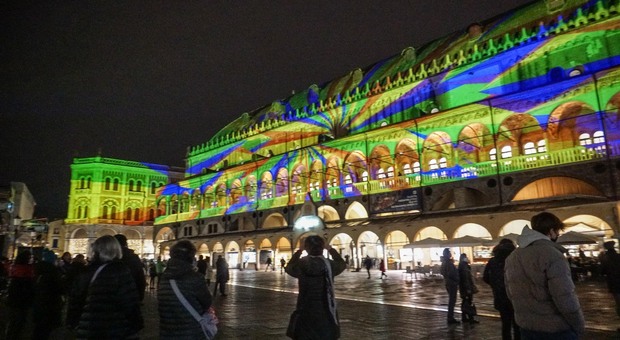 A Padova si accende il Natale, monumenti illuminati con il videomapping