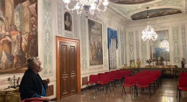 Nevia Pizzul Capello nel salone di Palazzo Albrizzi Capello tra cultura e affreschi tiepoleschi. L'associazione culturale italo tedesca rischia la chiusura