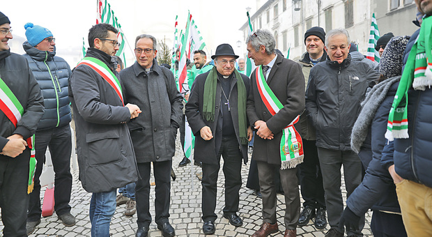 I vescovi Renato Marangoni e Corrado Pizziolo a una manifestazione in difesa dell'Acc il 10 dicembre 2019