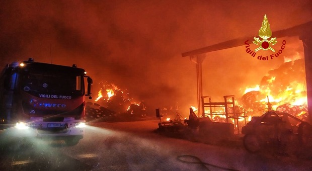 L'incendio nell'azienda agricola di Albetone