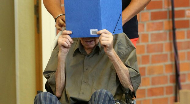Joesef Schuetz, ex nazista di 101 anni condannato a 5 di reclusione: favorì l'omicidio di 3.518 prigionieri