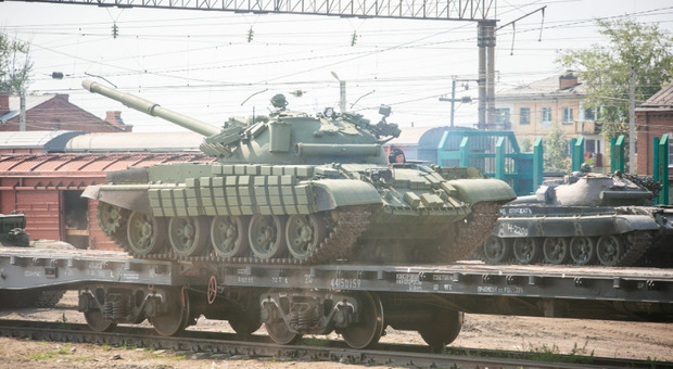 Russia senza i carri armati: in Ucraina arrivano i T-62M progettati negli anni 50 (fermi dal 2008)
