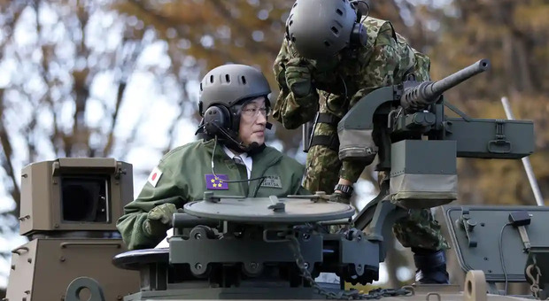 La svolta storica del Giappone: esercito più forte e addio posizione difensiva (in risposta a Cina e Corea del Nord)