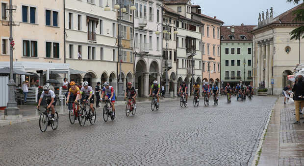 Asfalto in arrivo prima del Giro: «Sono lavori programmati nel 2021»