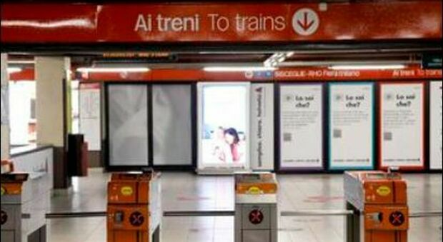 Sesso nell'ascensore della metro a Milano: lui ha 19 anni, lei 52. Amanti focosi denunciati
