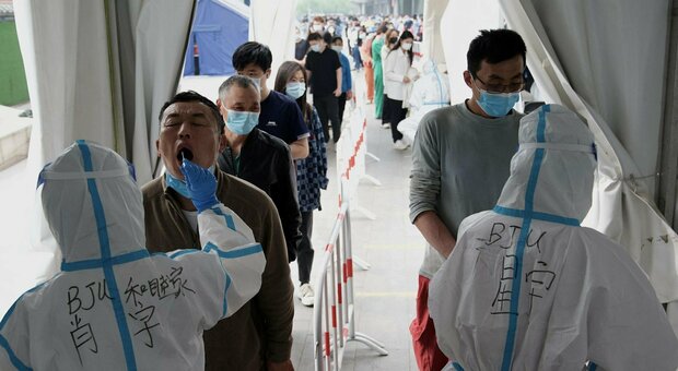 In Cina è di nuovo emergenza Covid: vaccino debole e poche terze dosi, ecco gli errori di Pechino