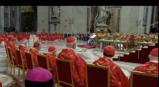 Vaticano, volano stracci. Il cardinale Hollerich offende don Georg: «Cerca solo le luci della ribalta»