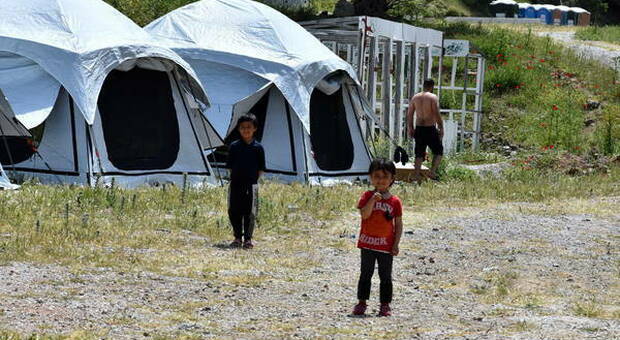 Coronavirus Grecia, 80 contagi in campo migranti. Oxfam: «Rischio catastrofe sanitaria»