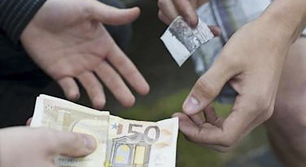 Vicenza, multa di 400 euro a chi acquista o consuma droga