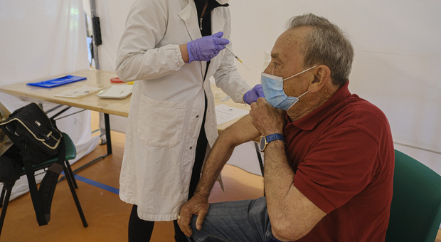 Anziani non vaccinati sanzioni cancellate