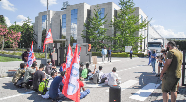 Grafica veneta, il sit-in di protesta dei lavoratori