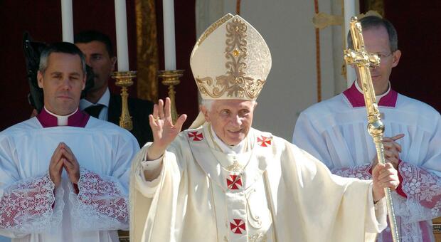 Ratzinger è morto, il Papa emerito aveva 95 anni: le cause della morte e la malattia di Benedetto XVI